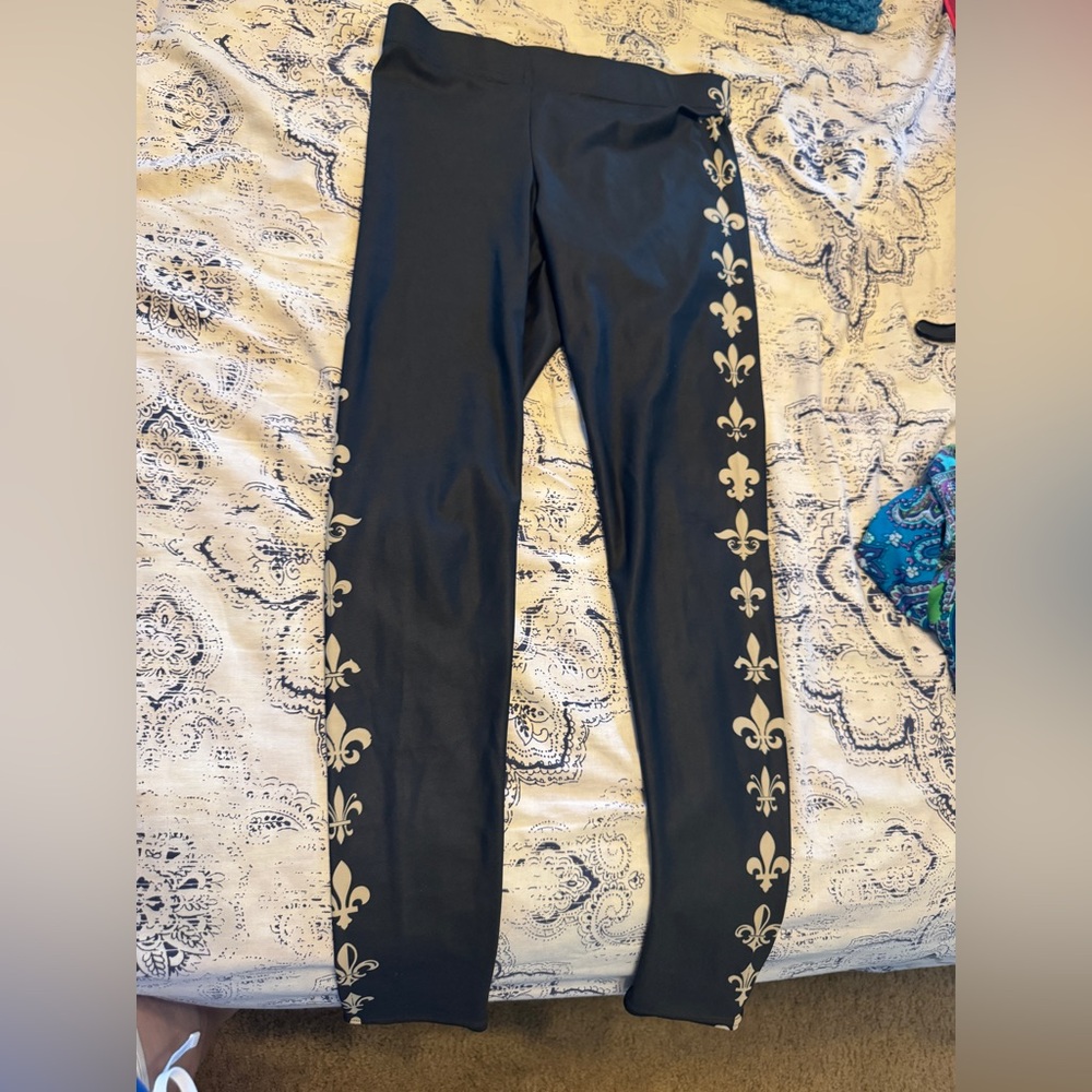 Black Medium Leggings with White Fleur-de-Lis Pattern New Orleans Saints